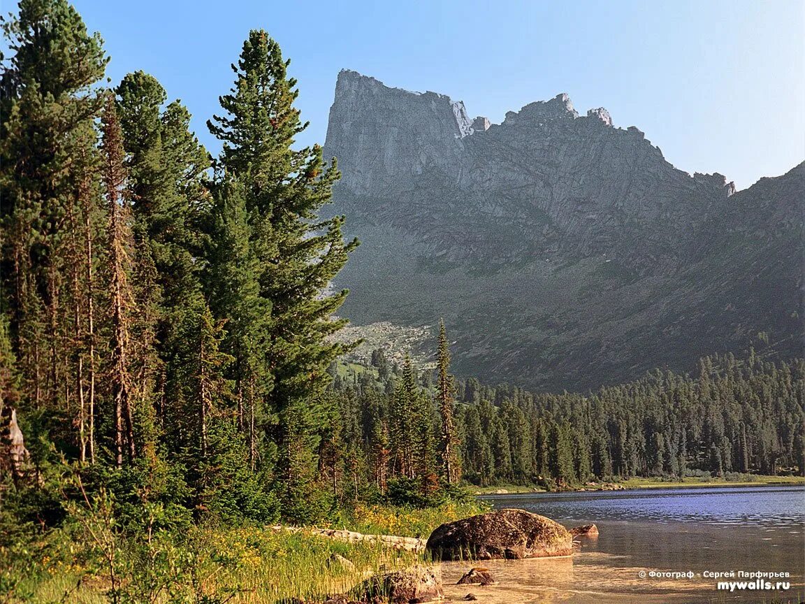 тайга саяны. западный саян рельеф. иркутск горы саяны. саяны алтай реки. восточная сибирь.