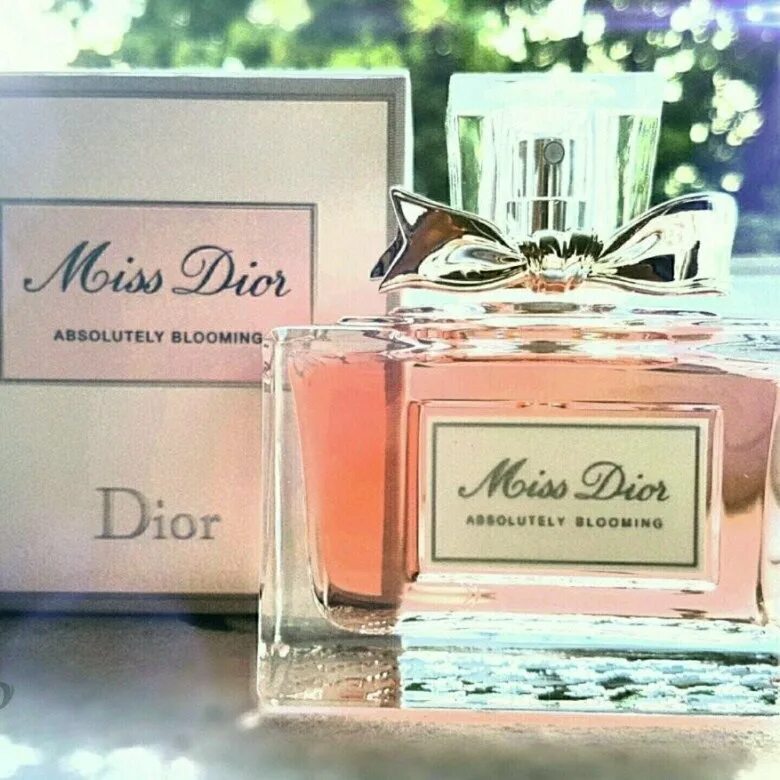 Духи мисс диор блуминг. Духи Miss Dior absolutely Blooming. Miss Dior absolutely Blooming 100ml. Dior Miss Dior absolutely Blooming Eau de Parfum. Мисс диор Абсолют Блуминг 100 мл.