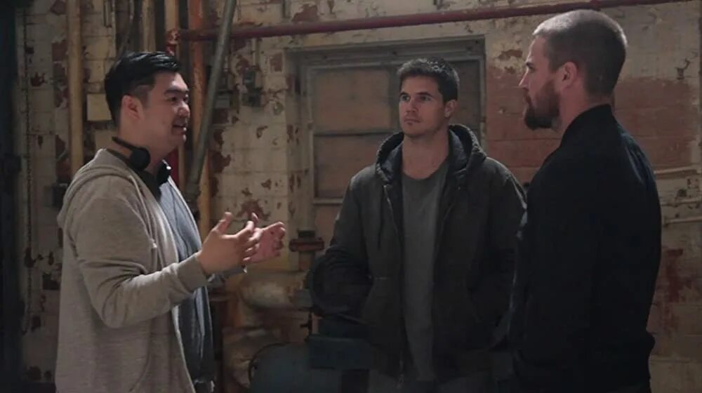 Код 8 Robbie Amell.