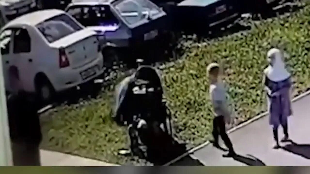 Хиджаб в школе. Позорная мусульманки. Ниндзя никаб. Напали на хиджаб. Женщина в хиджабе.
