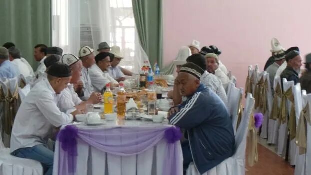 Орозо оз жабу. Арапа куну Орозо. Орозо в кр. Накрыть праздничный стол в Кыргызстане Орозо айт.