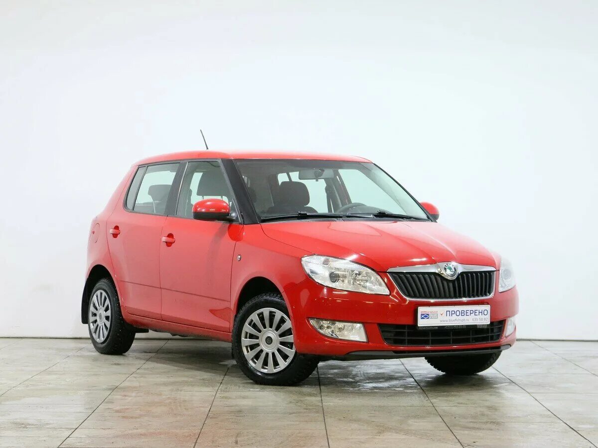 Фабия 2011. Шкода Фабия 2011. Skoda Fabia 2 красная. Шкода 2011 1.2л. Купи авто шкода бу