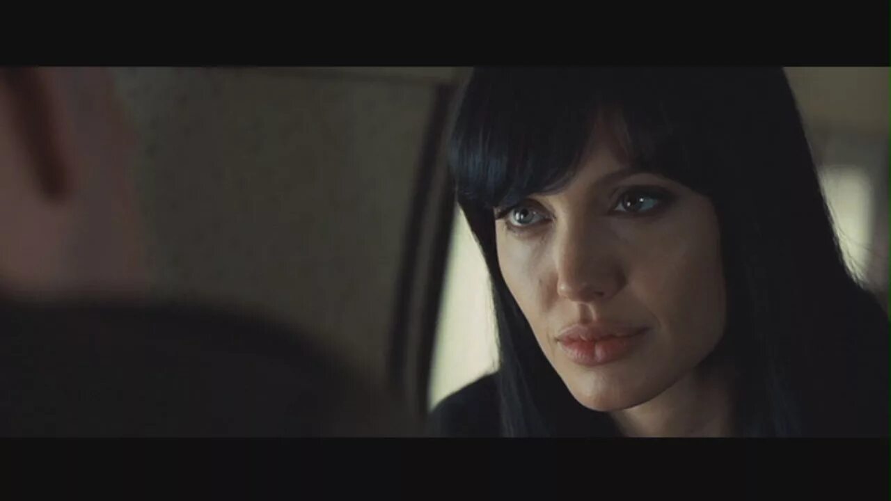 Почему солт. Солт корабль фильм 2010. фильм солт с анджелиной джоли. солт кадры из фильма. солт фильм фото.