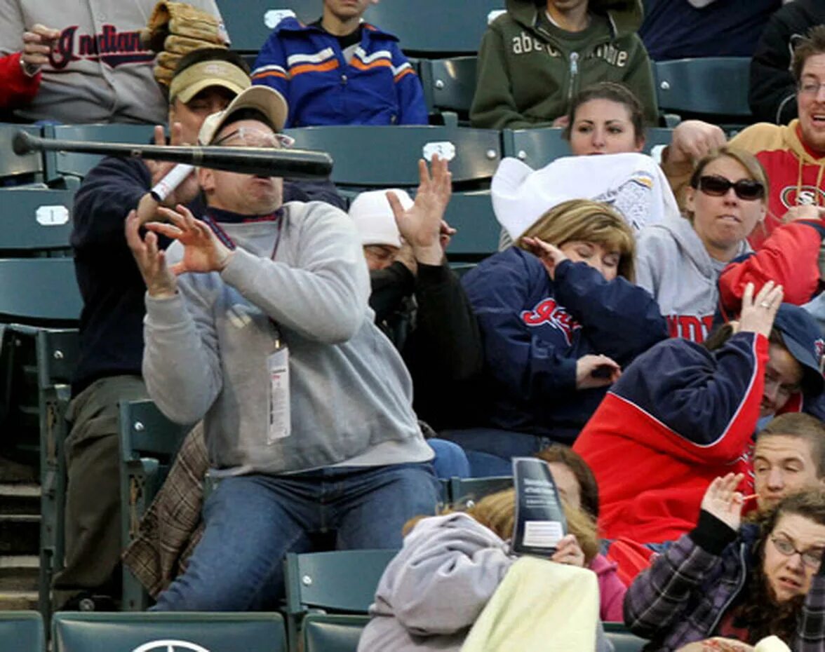 Бита летит в мальчика. Лети бит. Бита прилетела в мужика. Фотобанк letitbit. Лети бит.