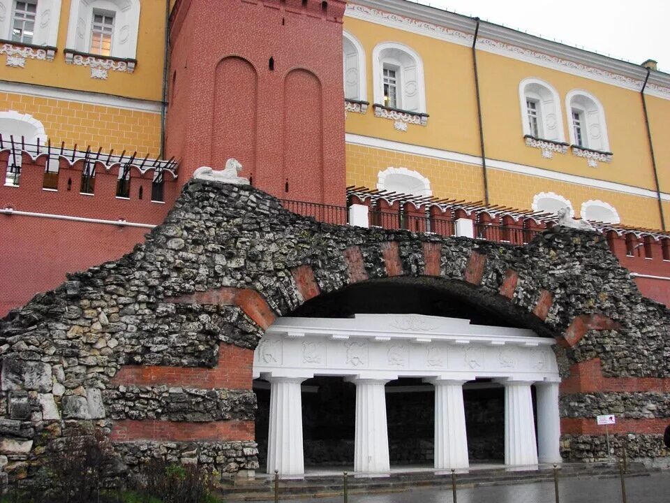 Грот бове в александровском саду. Грот в александровском саду. Грот руины. Александровский сад итальянский грот. Грот руины в александровском саду.