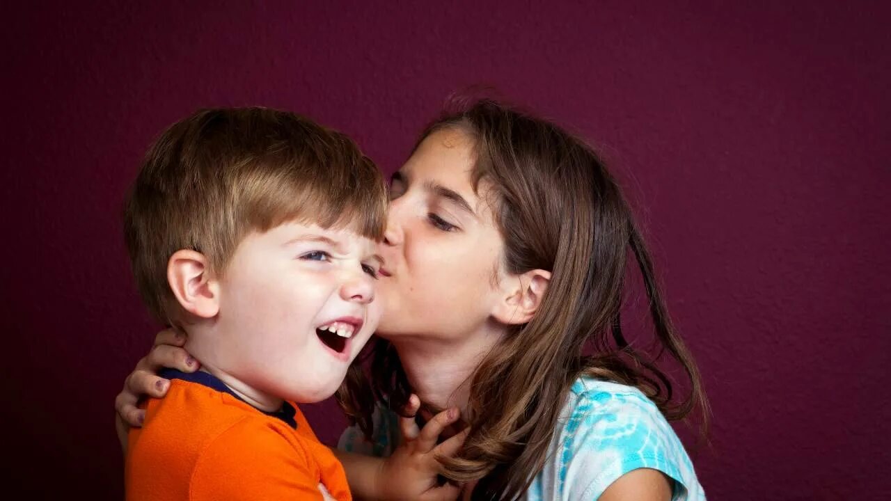 She and her older brother. Братья целуют младшего. Брат целует сестру. Поцелуй с младшей сестрой. Сестра целует брата в щечку.