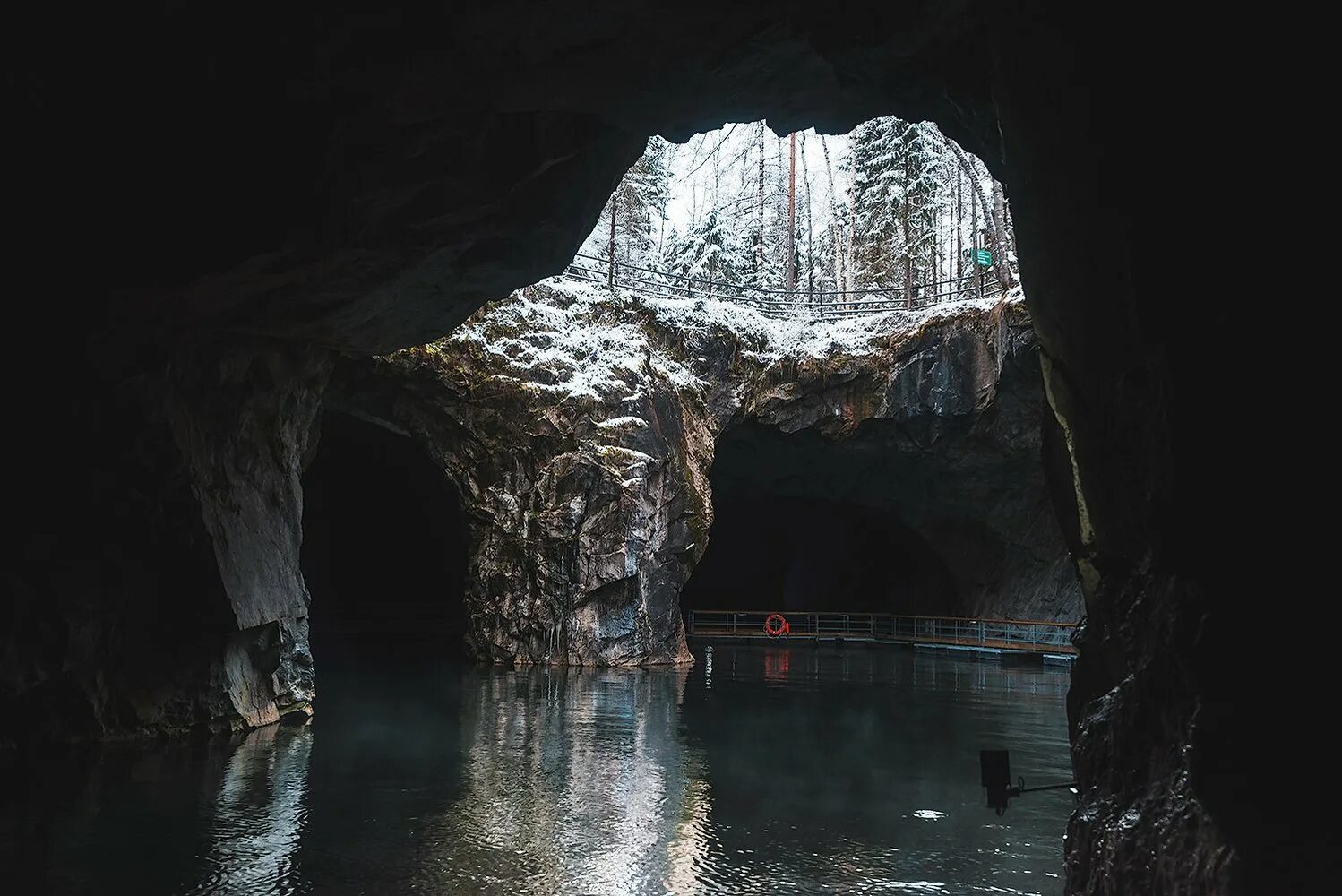 "подземный мир". подземная пещера. подземная пещера. рускеала горный парк грот. сак актун мексика.