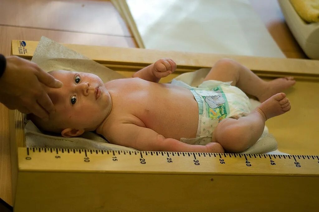 Измерение окружности головы. Измерение роста грудного ребенка. Измерение новорожденного. Измерение массы тела новорожденного. Измерение длины тела (у детей до 1-го года).