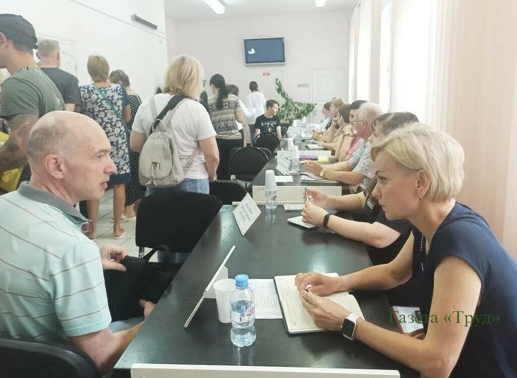 Центр занятости двери. Цзн шахты. Каменск-шахтинский архитектура. Новый выпуск газеты пик каменск-шахтинский последний выпуск. Часы работы налоговой инспекции каменск шахтинский.