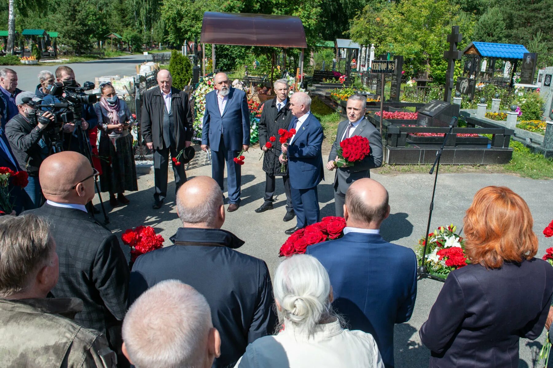 Памятник Богомякову. Посвященное 90 летию свердловской области