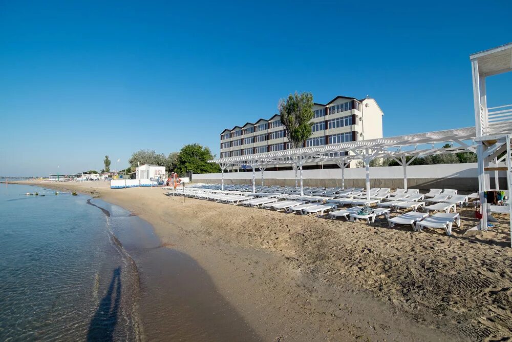 Family resort фото. Гостиница евпатория курорт. Белек кристал фэмили резорт. Гелиос фэмили резорт. Aurum family resort spa 4 благовещенская.