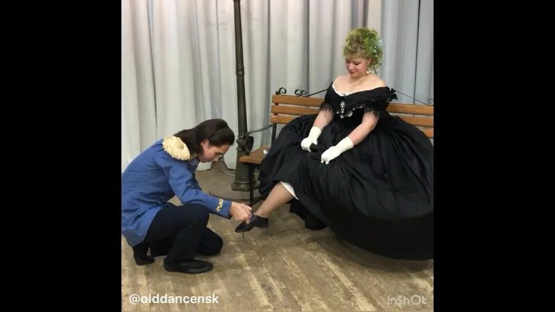Танец кавалеры приглашают дам. Кавалер приглашает даму на танец. дамы приглашают кавалеров на белый танец. этикет столетней давности. галантный мерзавец. галантные кавалеры приколы.