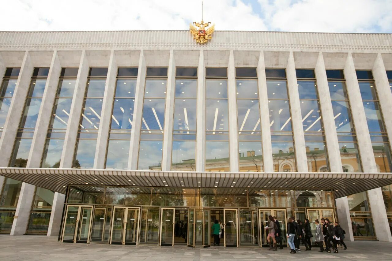Кремлевский дворец съездов сайт. Государственный кремлевский дворец гкд большой зал. Кремлевский дворец съездов. Государственный кремлёвский дворец дворцы московского кремля. Государственный кремлёвский дворец посохин.