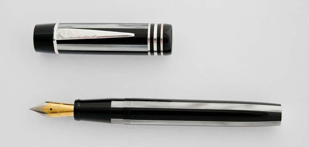 Two pen. Перьевая ручка Sheaffer Legacy. Чернила для ручек перьевых Sheaffer. Sparta Fountain Pen. Fountain Pen TECHNOMARINE Maori.