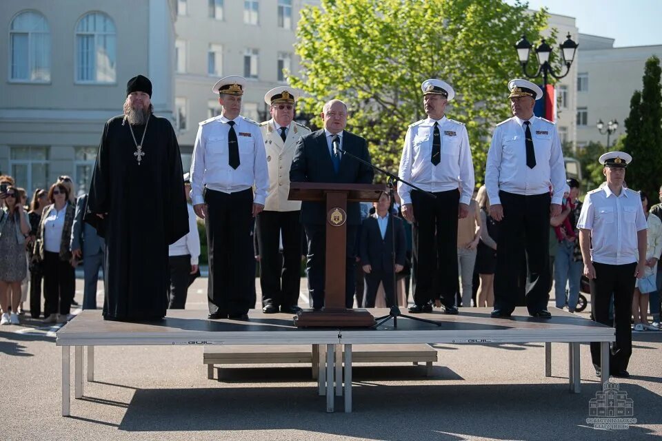 Нахимовское училище в Севастополе. Нахимовское военно-Морское училище кадеты. Севастопольское президентское кадетское училище. Севастополь Нахимовское училище Парковая. Сайт нахимовского училища в севастополе