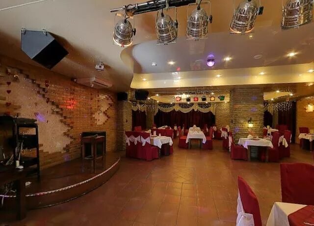 Кафе старый двор ульяновск. Старый двор ульяновск официальный сайт. Ресторан в ульяновске старый дворик. Ресторан старый двор ульяновск. Старый двор ульяновск кузоватовская.