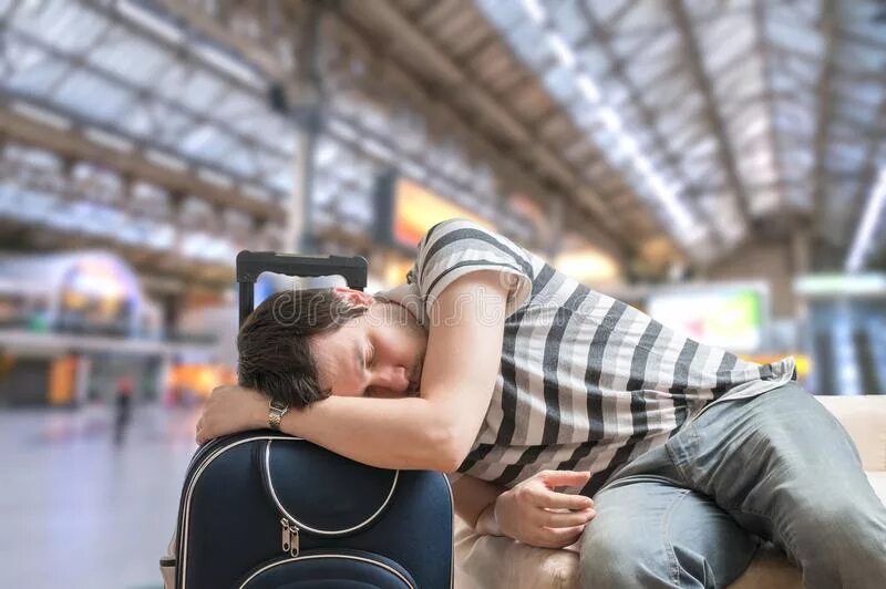 Ночью пассажиры утомленные долгим путешествием дремали. Train is delayed. Delay the Train photo. Почему усталость после поезда.