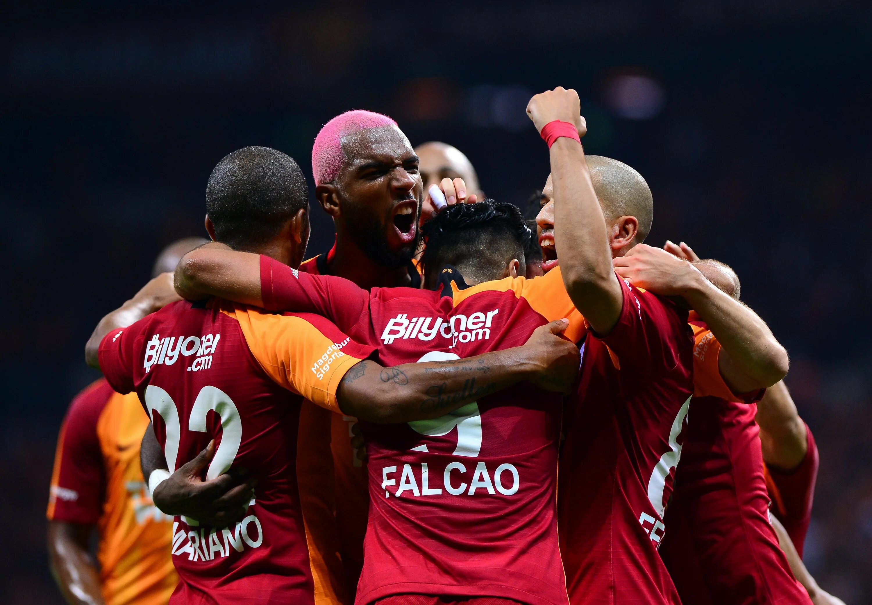 Галатасарай ФК. Galatasaray Club. Игроки футбольного клуба Галатасарай в 2015 году. Галатасарай прогноз на матч сегодня