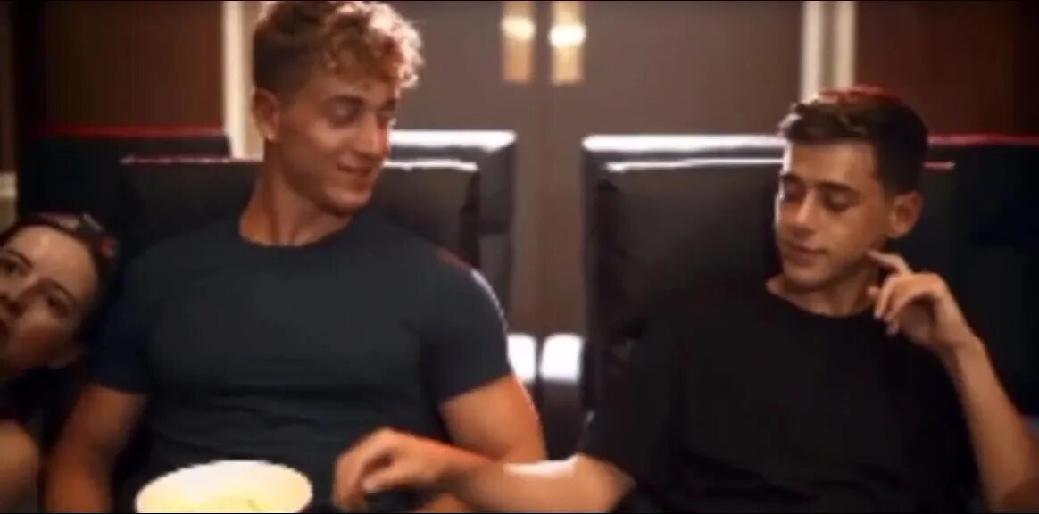 Felix fox men. Buttering his popcorn актёры: joey mills, felix fox. buttering his popcorn. buttering his popcorn: part 2 joey mills, devy. buttering his popcorn men.