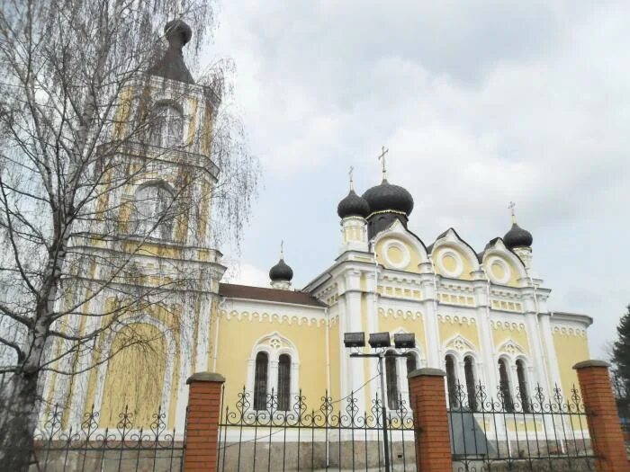 Храм успения трахонеево. Успенская церковь пресвятой богородицы химки. Деревня трахонеево. Храм успения трахонеево. Князь-владимирское кладбище храм.