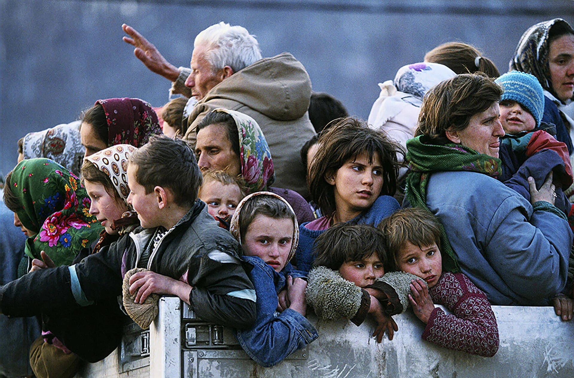 Дети 1999 года. Сербские беженцы из Косово 1999. Косовские беженцы. Албания, 1999..