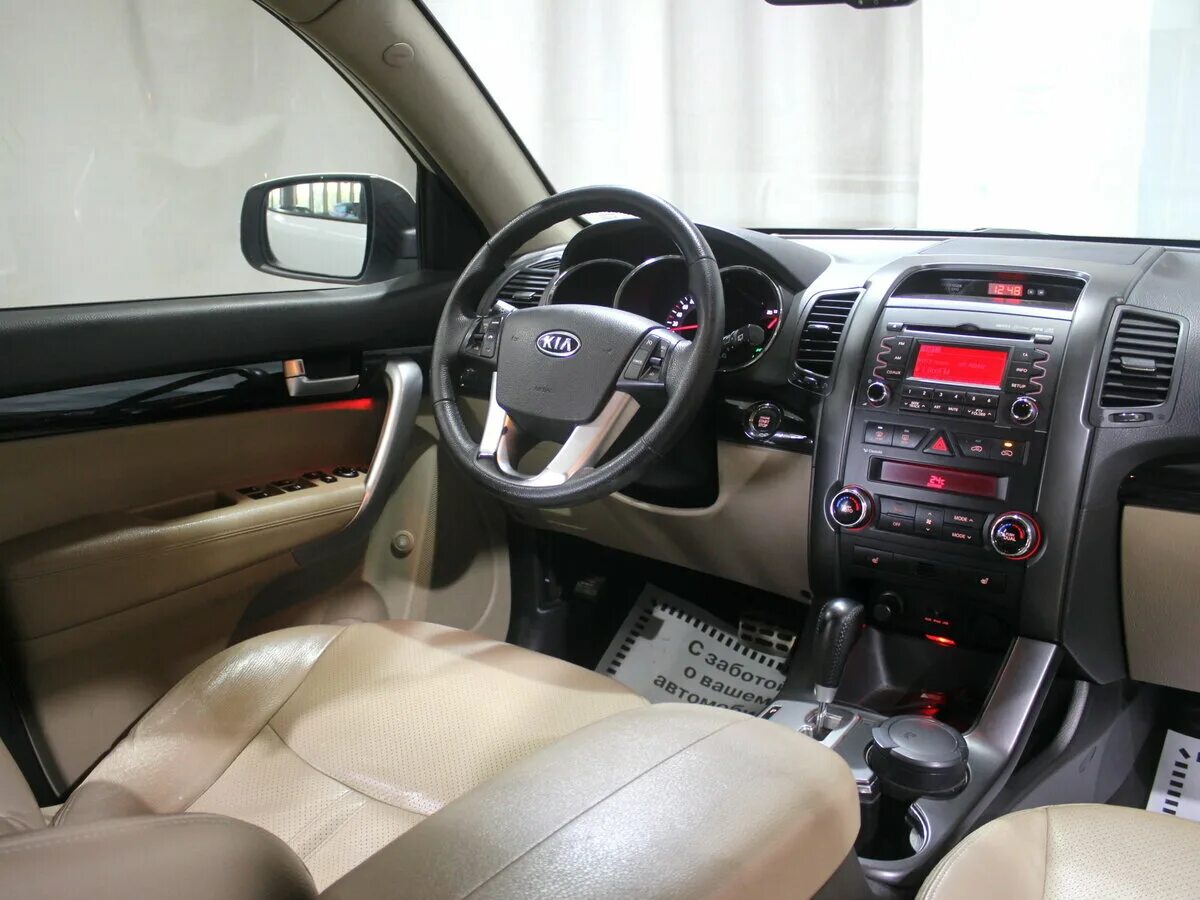 Кия соренто 2.5. Kia Sorento 2010 салон. Киа Соренто хм 2010 салон. Киа Соренто 2010 года салон. Sorento 2009 салон.