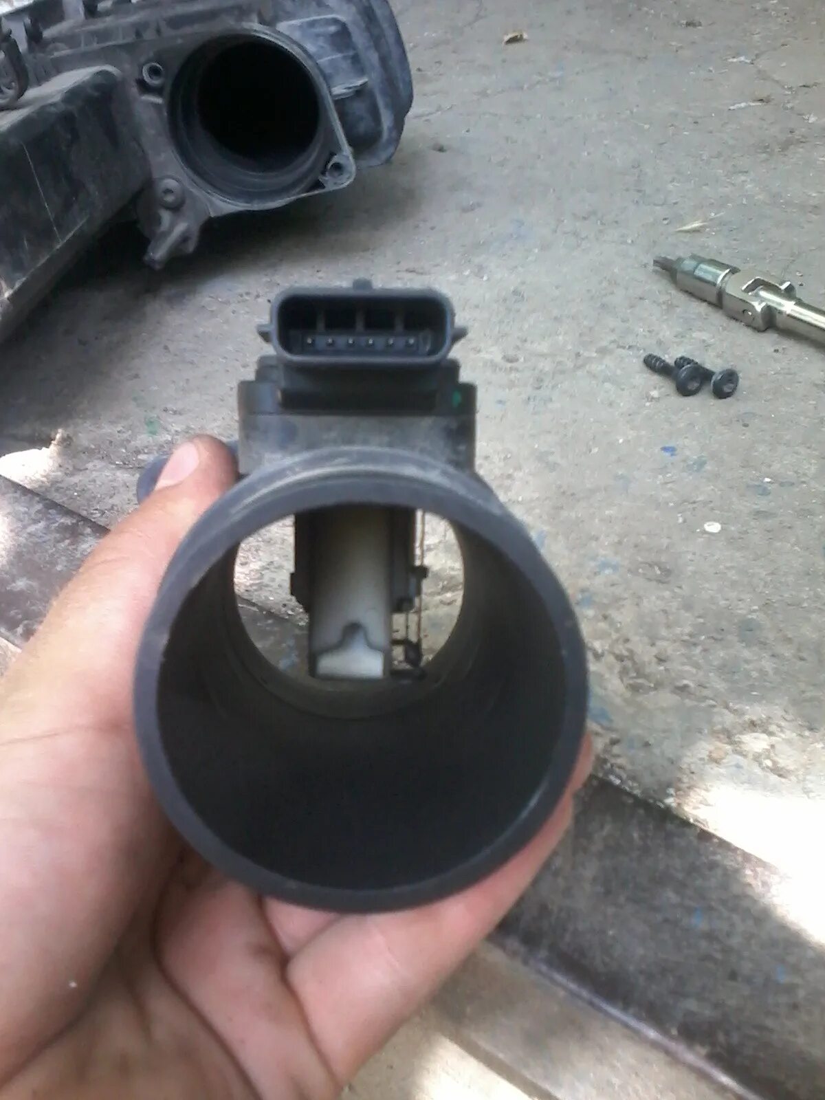 Датчик воздуха рено логан 1. 6 8 клапанов. Дмрв рено логан 1. 4 8. Датчик расхода воздуха лагуна 1 1.