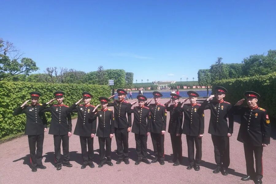 Спб квк кадетский корпус. Кадетский корпус петергоф. Суворовское училище в санкт-петербурге петергоф. Кадетский корпус петергоф. Краска петергоф 404.