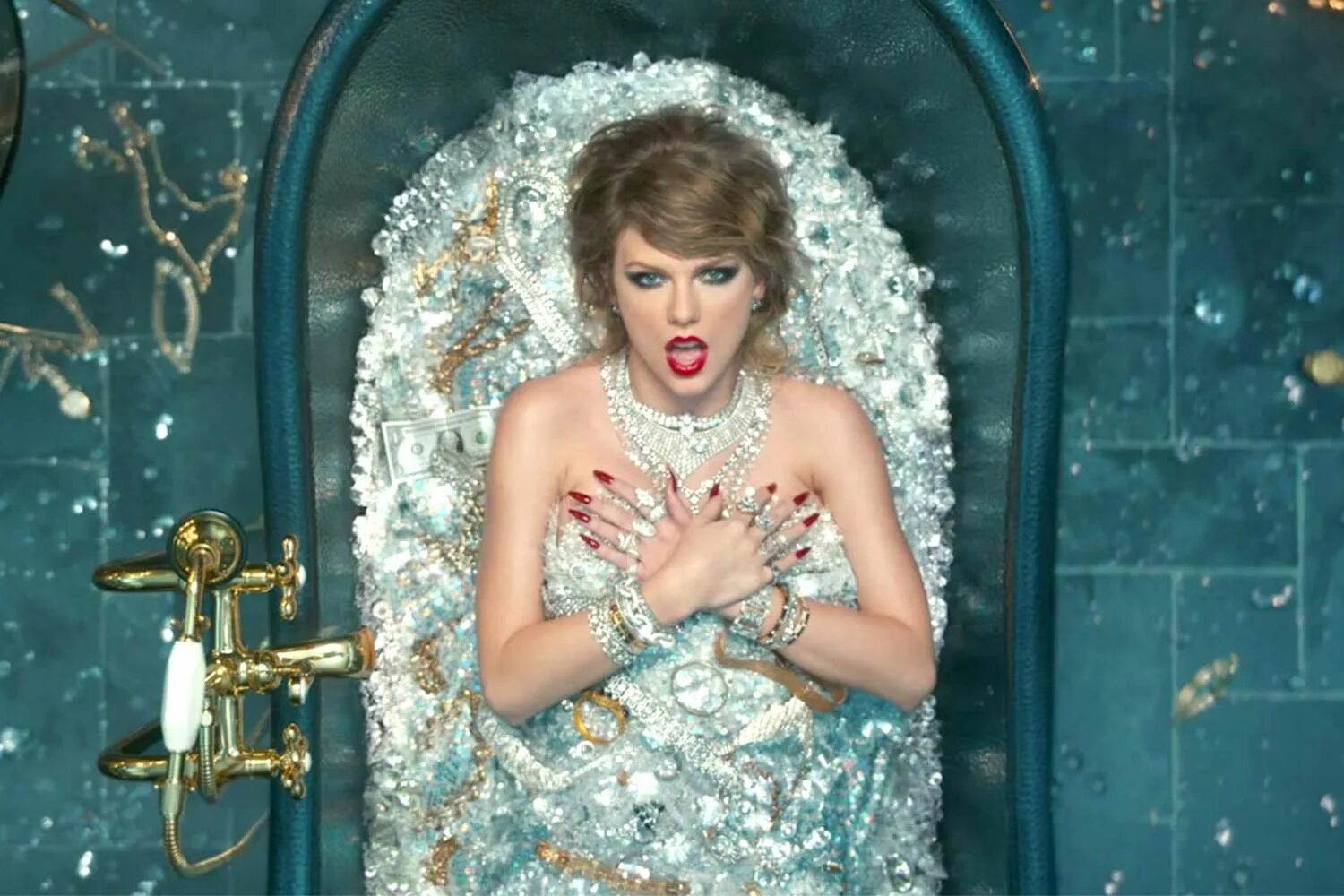 I look in peoples windows taylor. Тейлор свифт лук вот ю мейд ми ду. taylor swift 2025. midnights тейлор свифт. тейлор свифт клип what you made me do look.