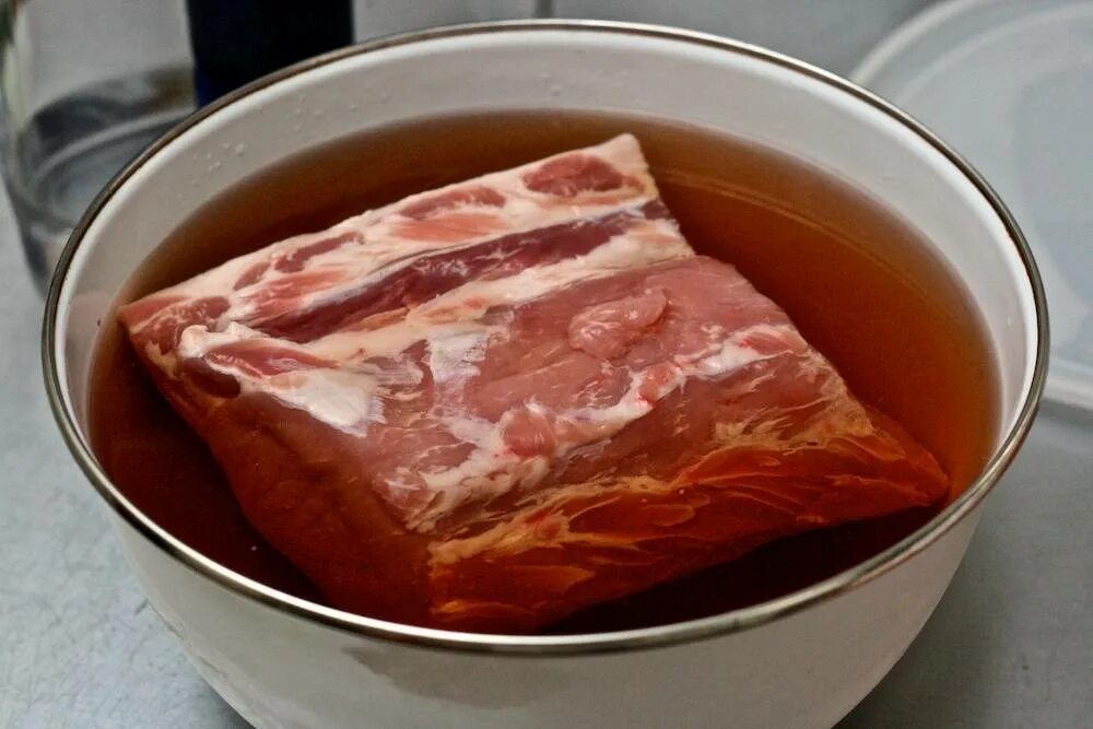 Как замариновать мясо для горячего копчения. Маринад для сала. маринад для копчения свинины.