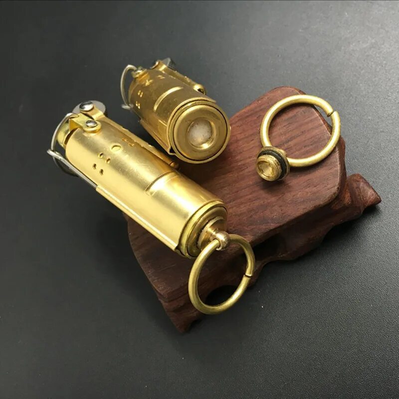 Старые бензиновые зажигалки. Бензиновая зажигалка саром. Старинная зажигалка. Антикварные зажигалки. Zorro зажигалка бензиновая.