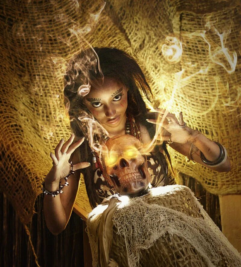 Алтарь барона самди вуду. Voodoo фото. Мамбо жрица вуду. Барон самеди вуду. Магия вуду.