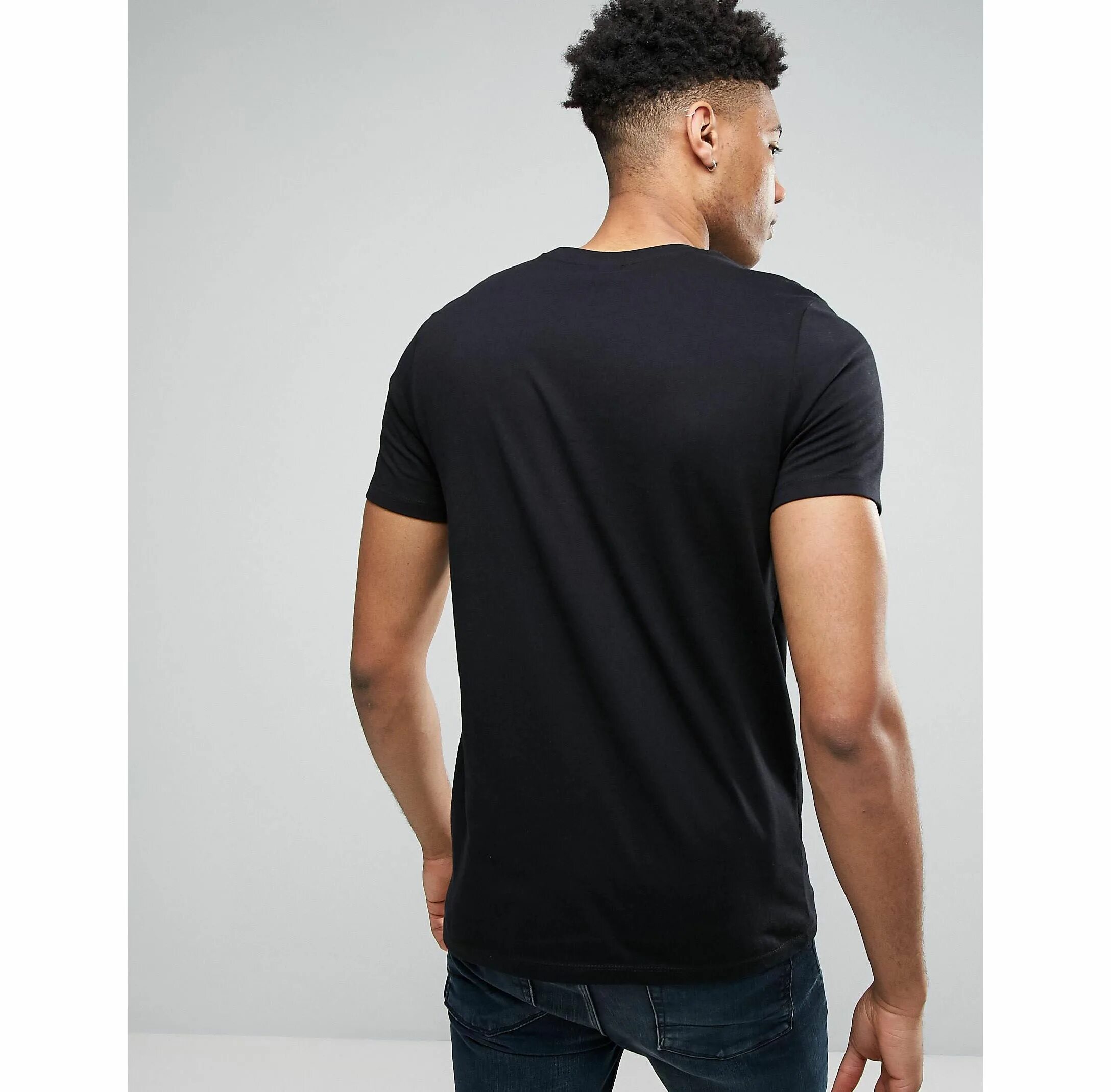 футболка спина. черный спин. человек в черной футболке спиной. футболка черная мужская. футболка черная женская спина.