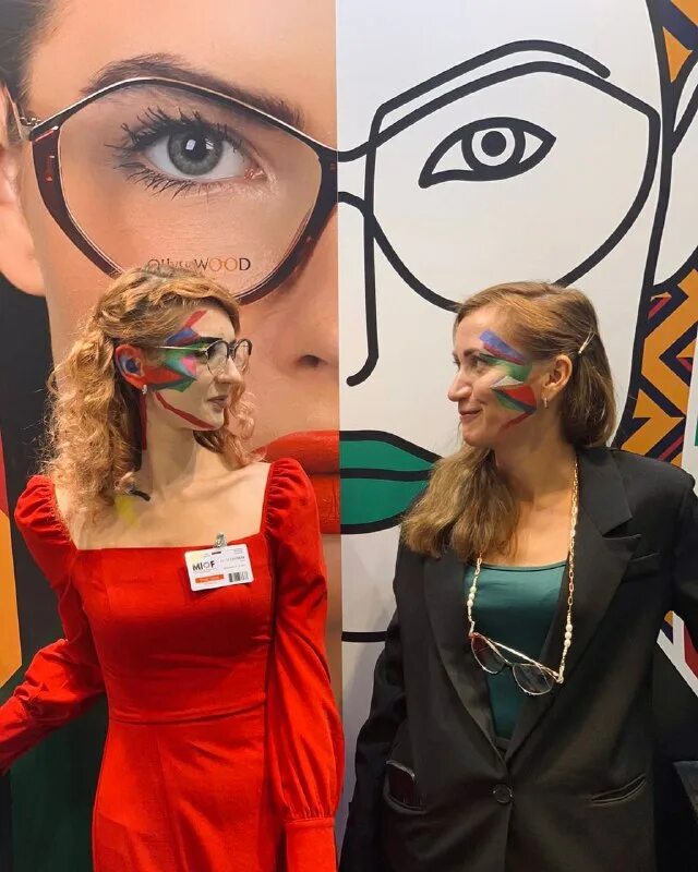 Книжная выставка ко дню россии. Галерея гари татинцяна. Выставочный зал в школе искусств. В преддверии выставки. Intercharm 2008 фото.