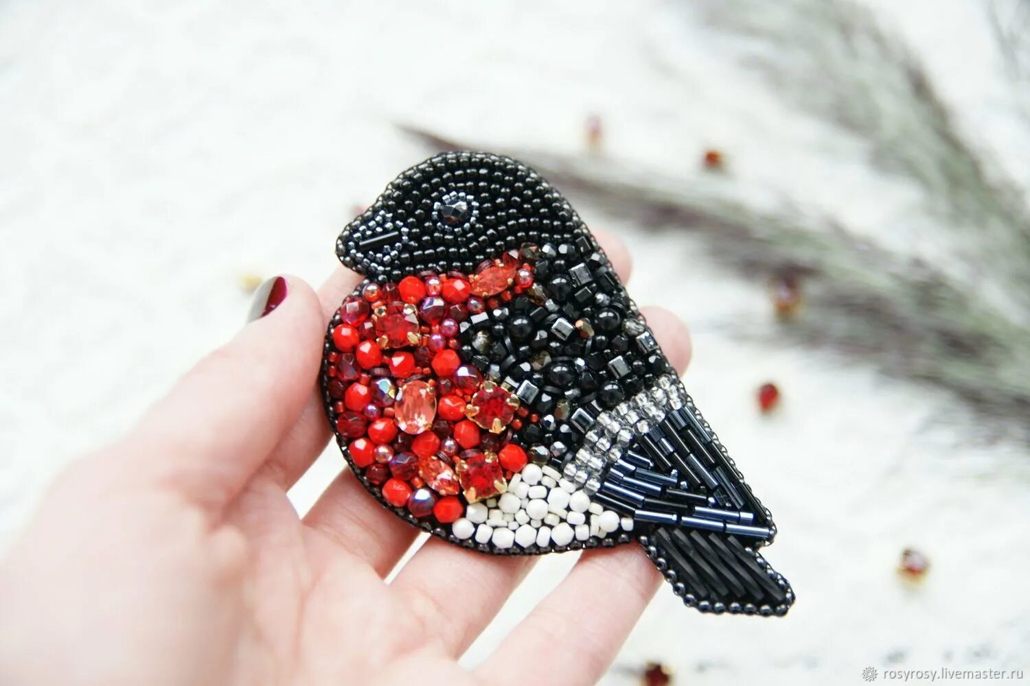 брошь из бисера на фетре. брошь из бисера на фетре. брошь птица из бисера. броши из фетра и бусин. брошь.