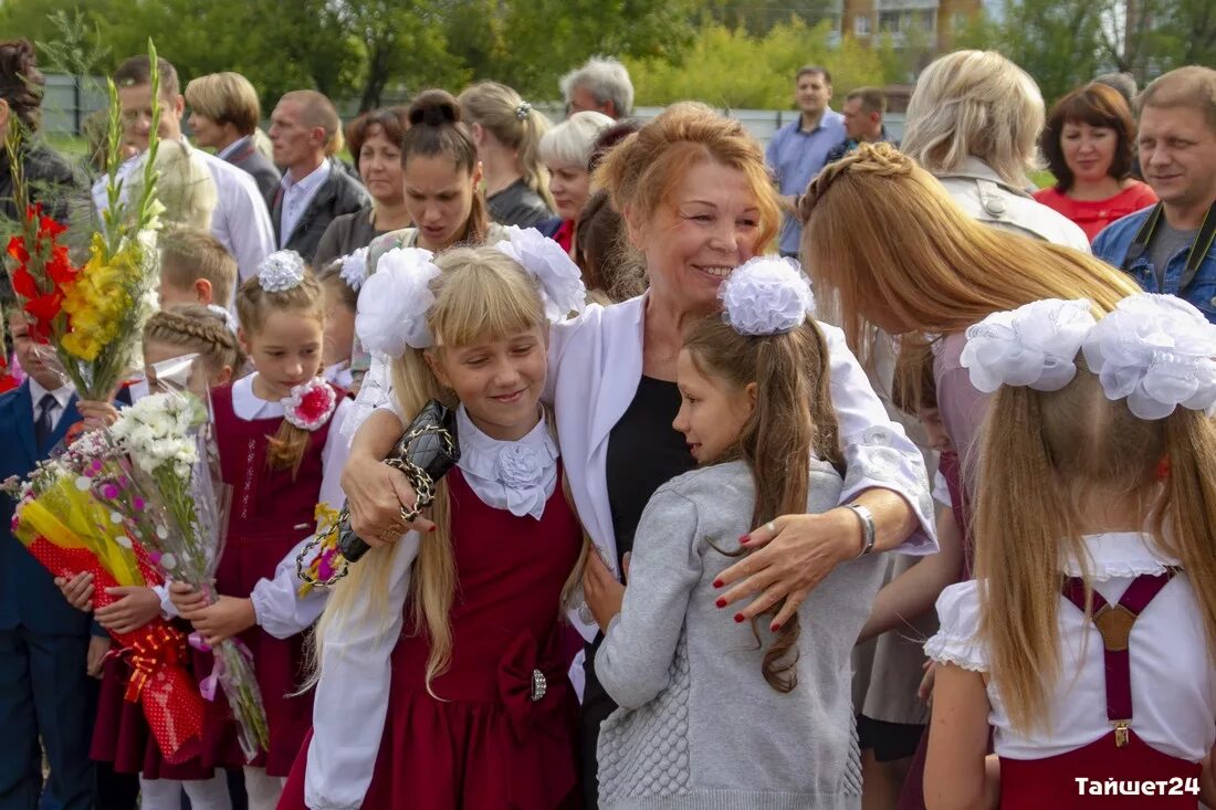 школа интернат №24 тайшет. класс в школе без людей.