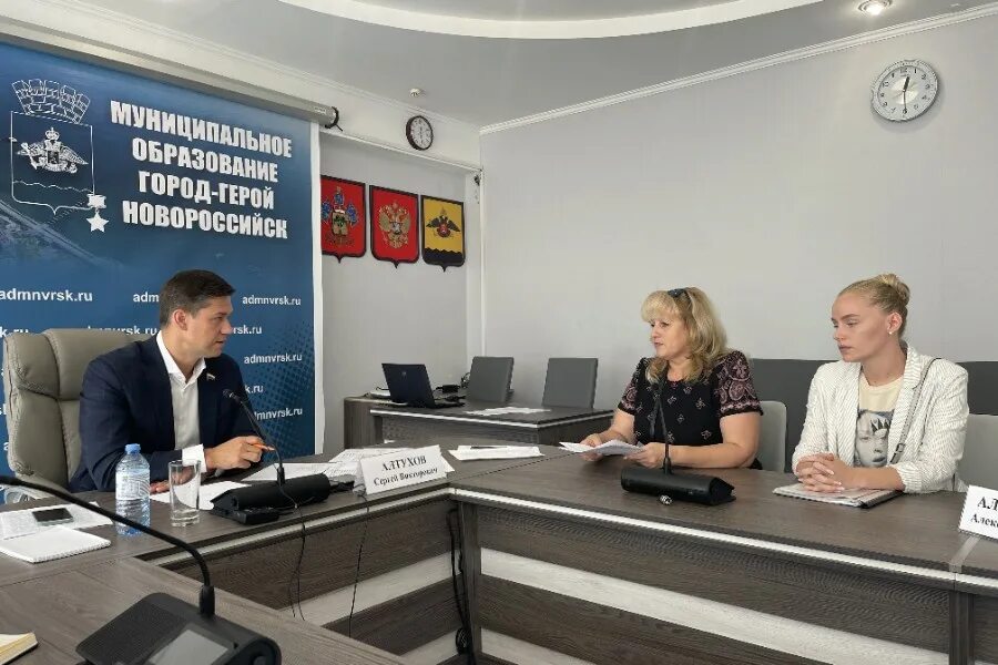 Новороссийск прием. Мобильная приемная краснодарский край. Депутат алтухов. Адвокат новороссийск. Металлоприемка новороссийск.
