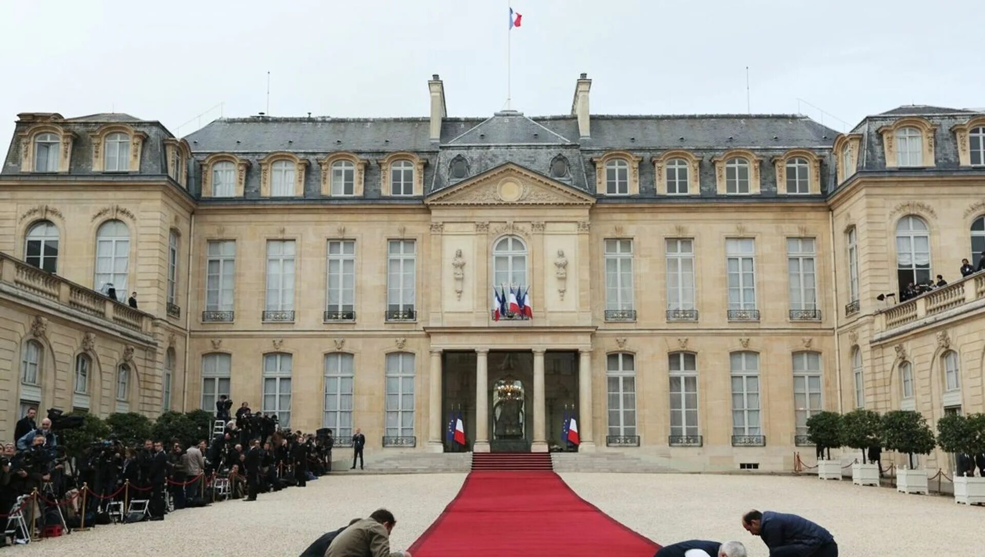 Елисейский дворец Париж. Франция президентский дворец. Резиденция президента Франции. Франция Макрон Елисейский дворец внутри.