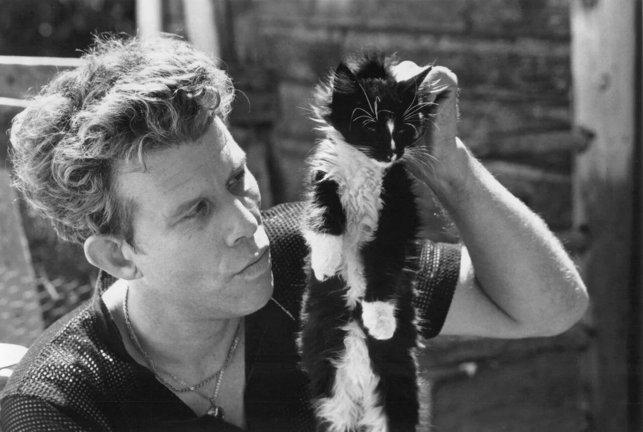 Don t wait for tom. Tom waits. том уэйтс в молодости. tom waits в молодости.