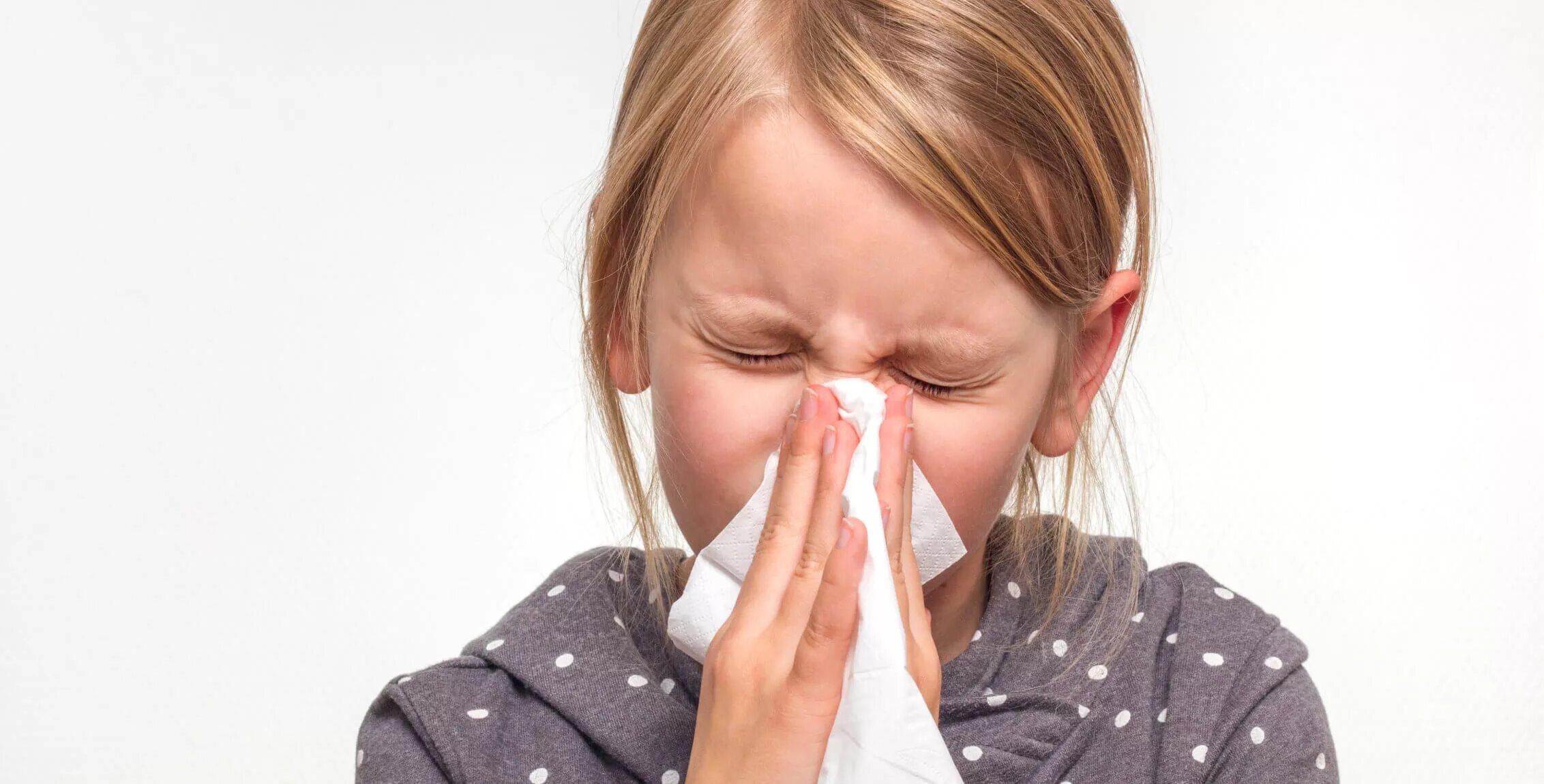 Как лечить сильное чихание и насморк. Аллергик ринит. Чихание ребенка. Аллергические риниты у детей.