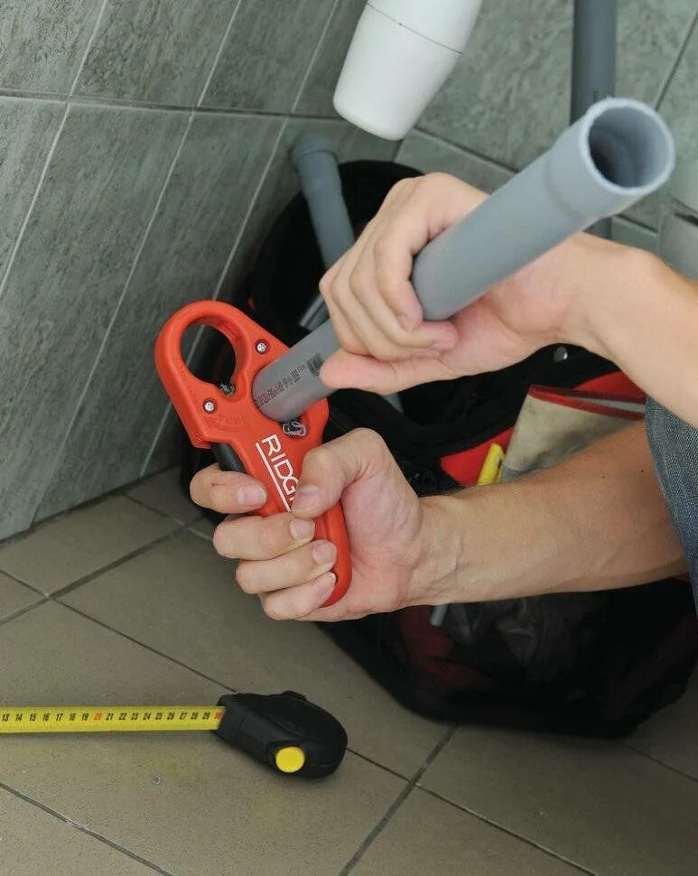 Труборез для пластиковых труб 110 диаметра. Труборез для резки медных труб tim188. Ridgid tc-40. Труборез ridgid p-tec 5000 для труб диаметром 50 мм. Чем режут трубы.