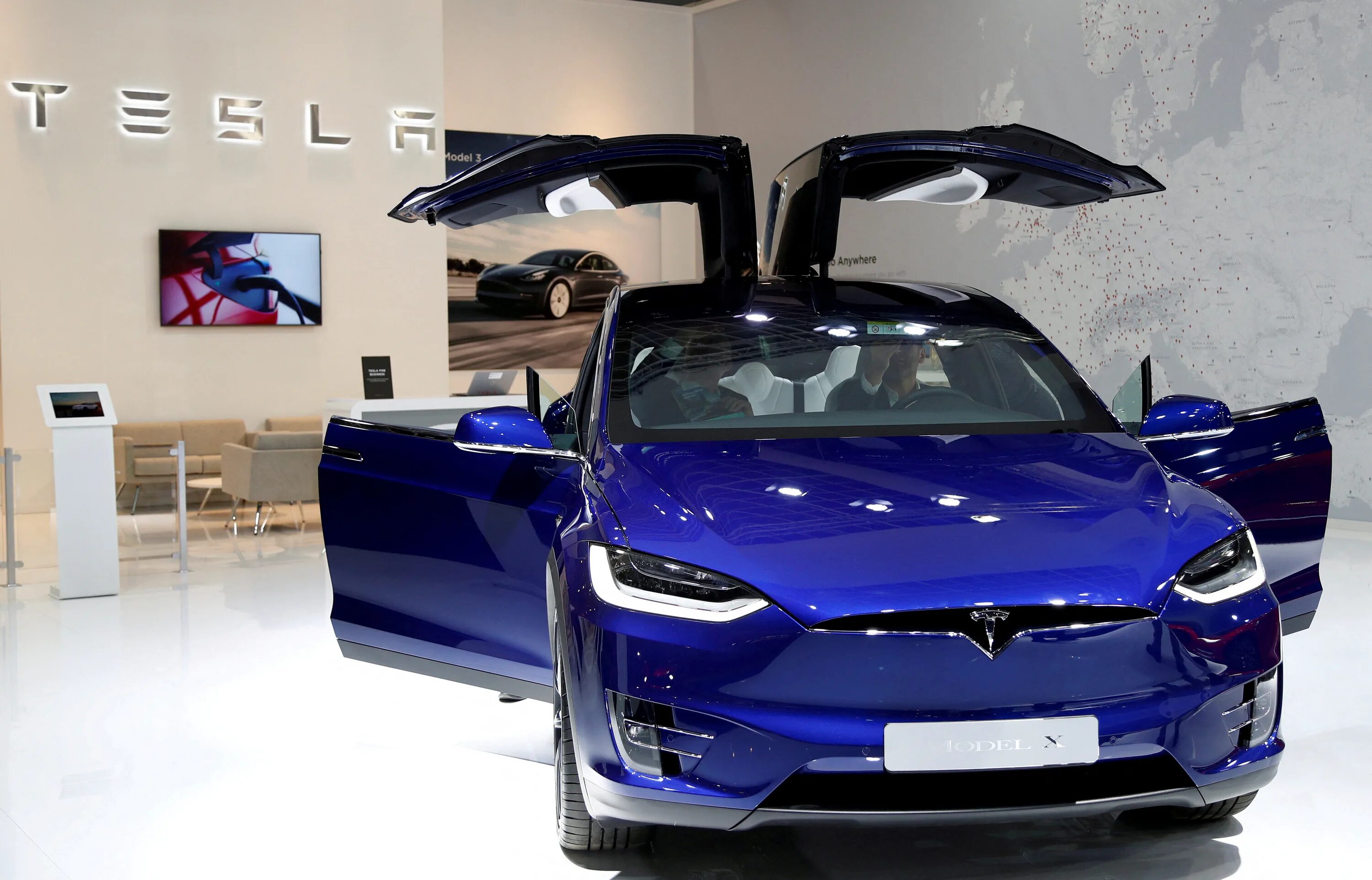Тесла новая в россии. Тесла model x 2020. Электромобиль Tesla. Электромобиль Tesla model x. Tesla model x at 2020.
