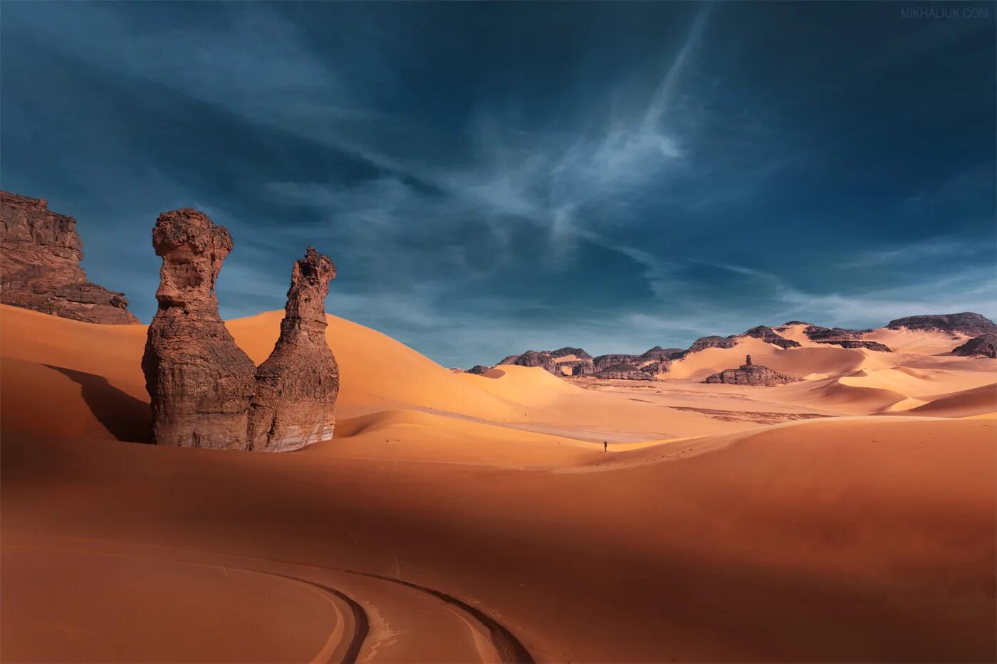 10 самых больших пустынь в мире. Алжир сахара. Алжир пустыня. Пустыня Sahara. Пейзаж пустыни.