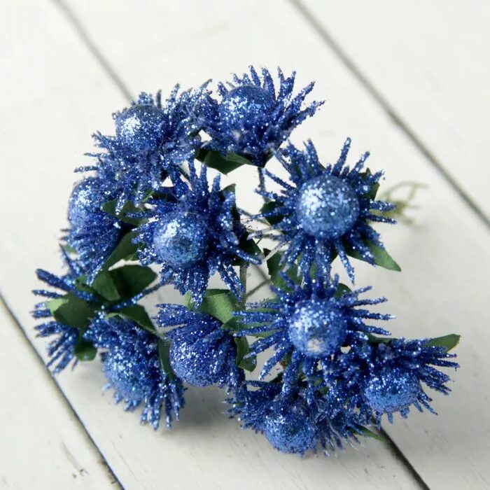 Синий в живописи. Синий в искусстве. Картины в синем цвете. Художник mark chadwick. Голубой индиго.