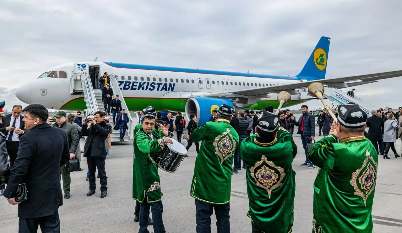 Узбекистан станет россией. Аэропорт Самарканд новый. Директор аэропорта Самарканд. Аэропорт Uzbekistan Airways аэропорт. Международного аэропорта г. Самарканд.