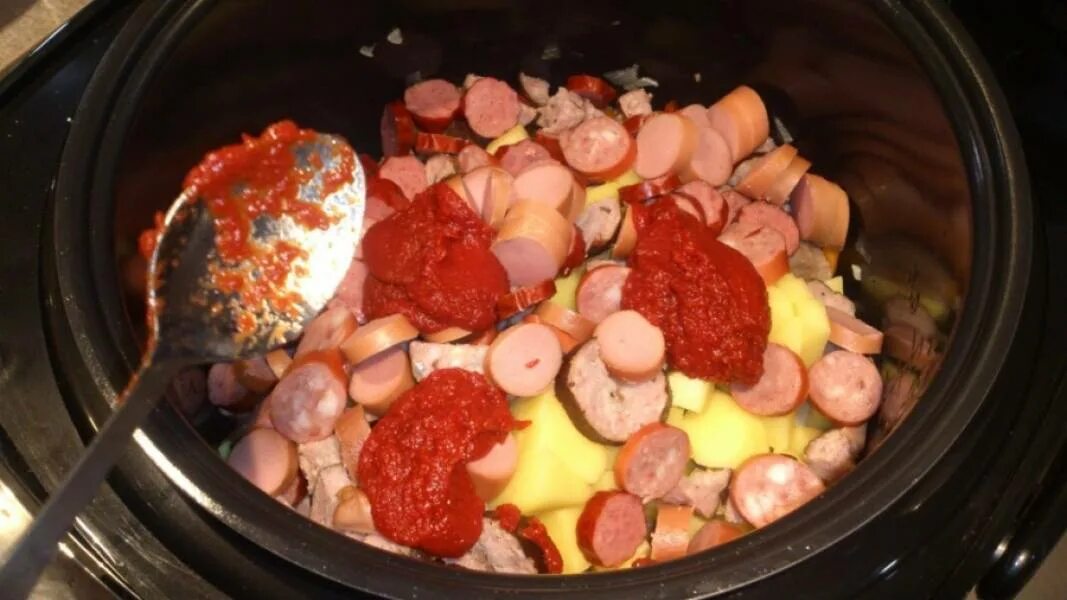 Как пожарить в мультиварке редмонд. Блюда в мультиварке. тушёное мясо в мультиварке редмонд. тушеное мясо в мультиварке поларис. солянка в мультиварке фото.
