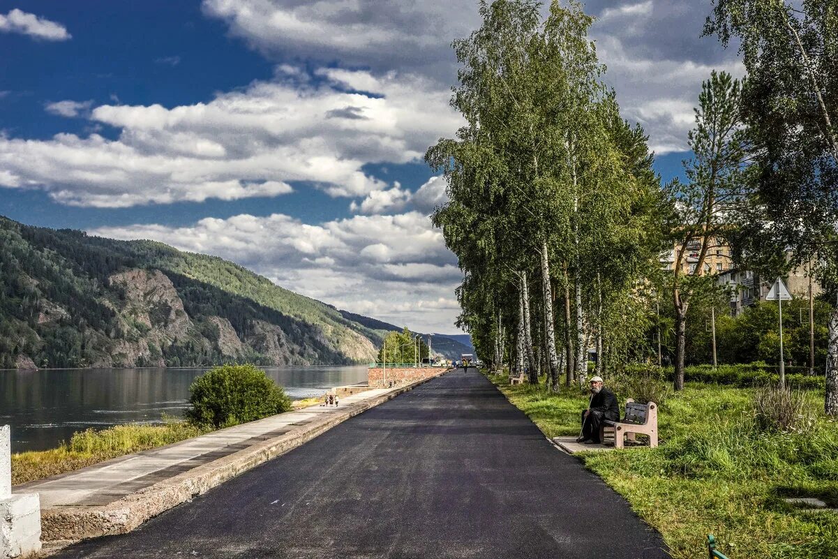 Дивногорский городской красноярского края. Набережная Енисея в Дивногорске. Набережная Дивногорск Дивногорская. Город Дивногорск Красноярского края. Набережная Дивногорска Красноярского края.