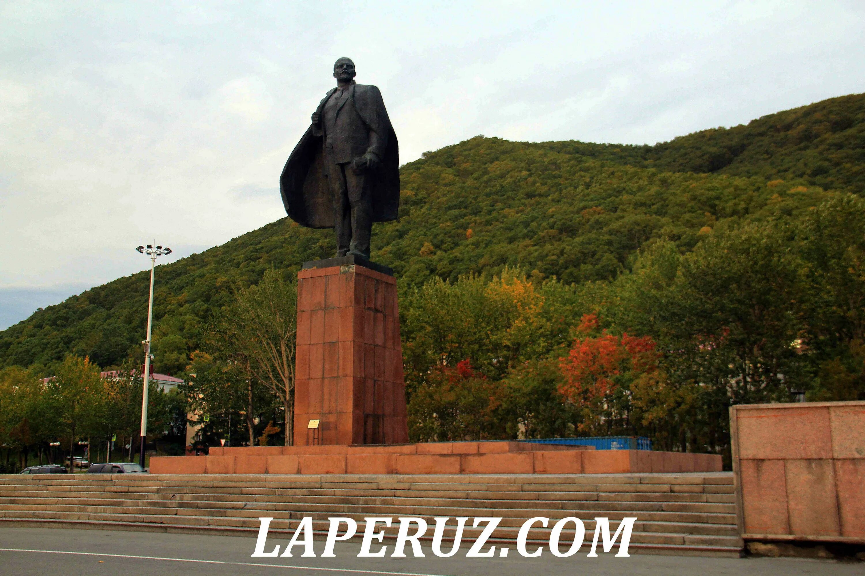 Театральная площадь петропавловск камчатский. Памятник ленину на камчатке. Ленинская петропавловск камчатский. Петропавловск-камчатский, площадь ленина,1 здания правительства. Площадь ленина администрация петропавловск камчатский.