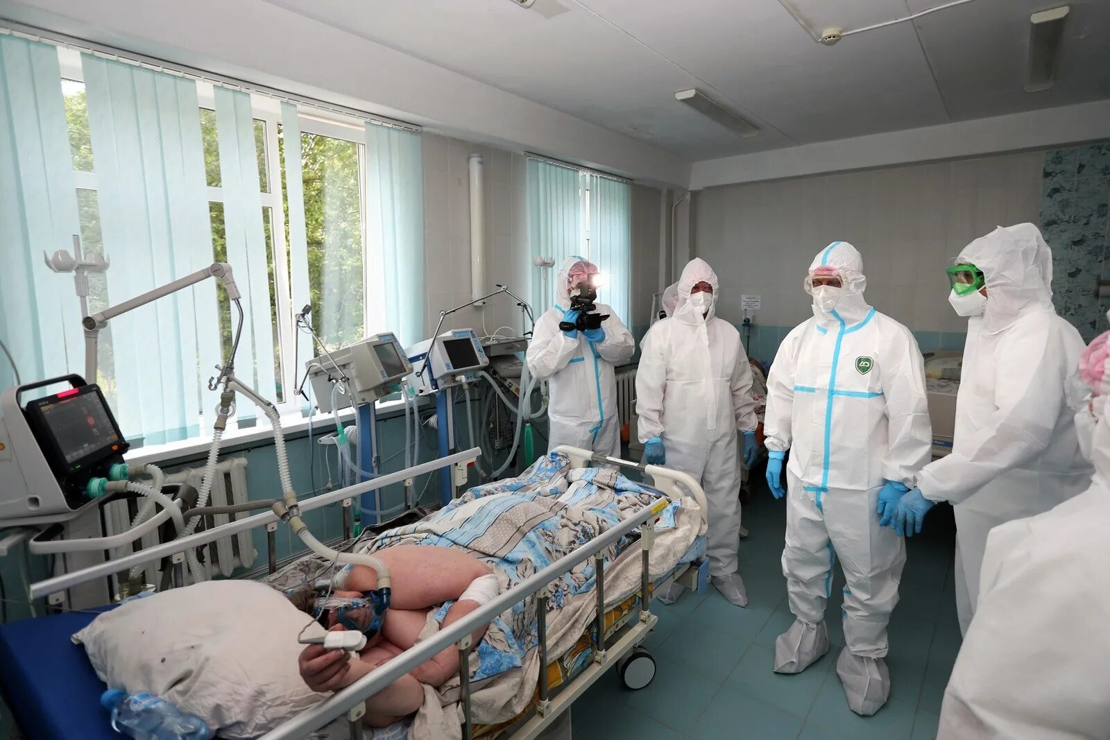 Ковидный госпиталь во Владимире. Отделение реанимации и интенсивной терапии.