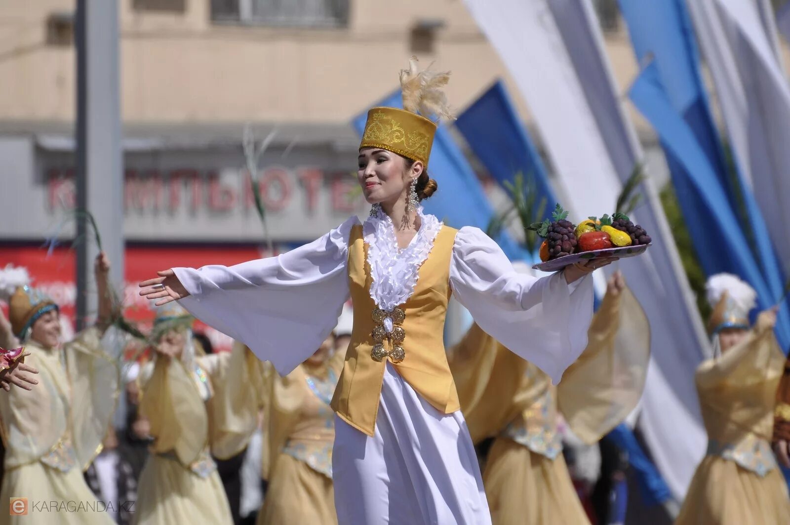 День единства народов Казахстана. Праздник единства народа Казахстана. День единства народов Казахстана картинки. Национальные праздники в Казахстане в августе. 1 мая единство народа казахстана